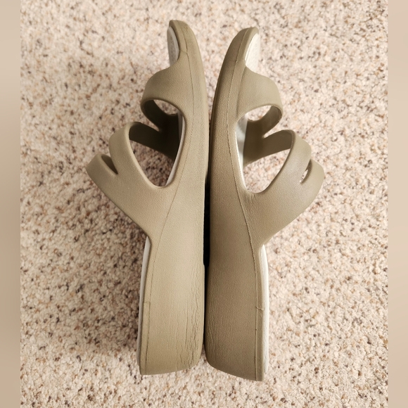 Crocs Flip Flops - Picture 4 of 9